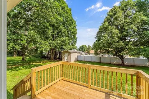 Exterior - 1876 Summerfield Cir, Conover, NC 28613 photo 6 of 7