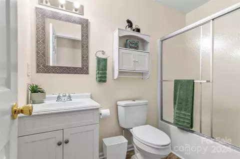 Bath - 1876 Summerfield Cir, Conover, NC 28613 photo 1 of 2