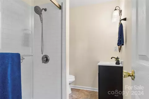 Bath - 1876 Summerfield Cir, Conover, NC 28613 photo 2 of 2
