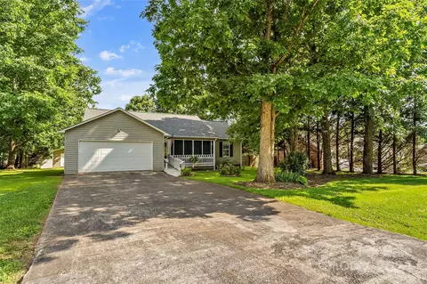 Exterior - 1876 Summerfield Cir, Conover, NC 28613 photo 3 of 7