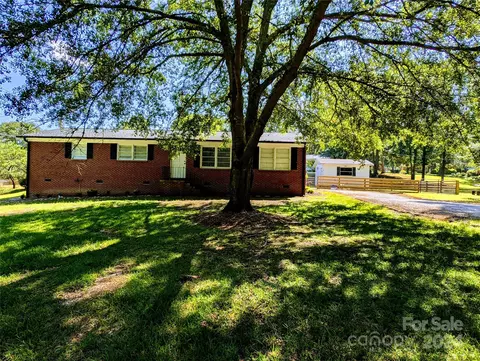 1285 Rainbow Cir, Catawba, SC 29704