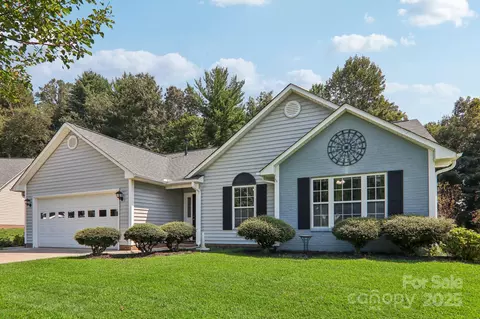 120 Hawks Nest Dr, Fletcher, NC 28732