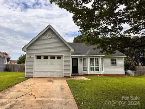 8633 Milton Morris Dr, Charlotte, NC 28227