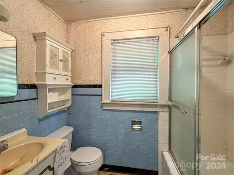 Bath - 103 Section House Rd, Hickory, NC 28601 photo 1 of 1
