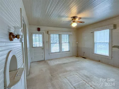 Living - 103 Section House Rd, Hickory, NC 28601 photo 1 of 3