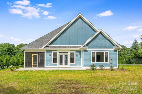 34 Blue Lily Ln, Flat Rock, NC 28731