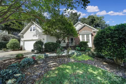 725 Knightswood Rd, Fort Mill, SC 29708