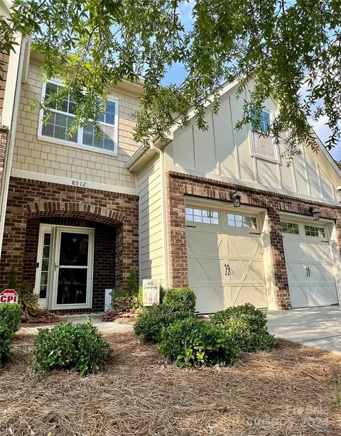 8512 Loxton Cir, Charlotte, NC 28214