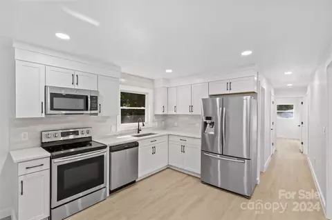 2120 Hartford Dr, Gastonia, NC 28052
