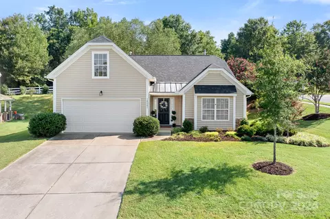 10801 Peddlers Ct, Davidson, NC 28036