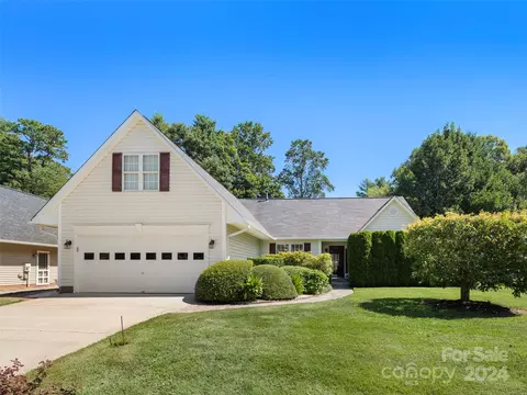 220 Stonehollow Rd, Fletcher, NC 28732