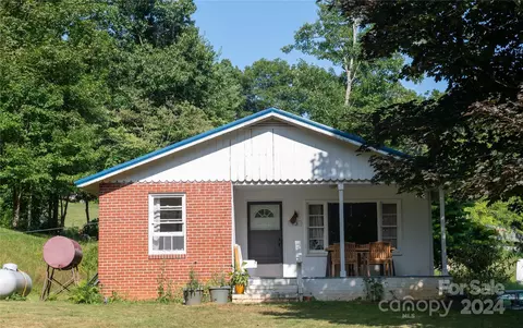 73 Vw Dr, Burnsville, NC 28714