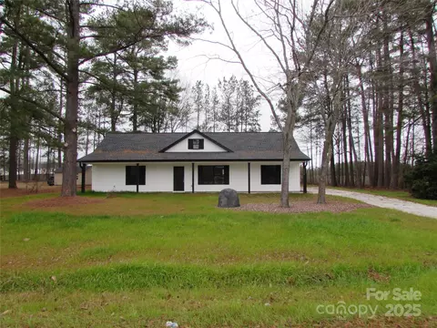 1452 Ole Cambridge Cir, Clover, SC 29710