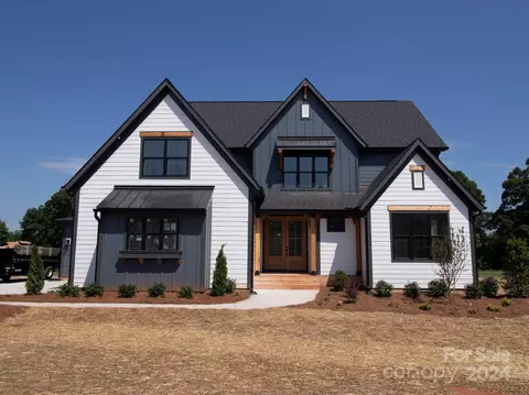 186 Triple Ponds Ct, Clover, SC 29710