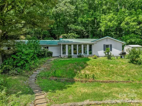 27 Majestic Mountain Dr, Asheville, NC 28805