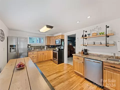 59 Oak St, Canton, NC 28716