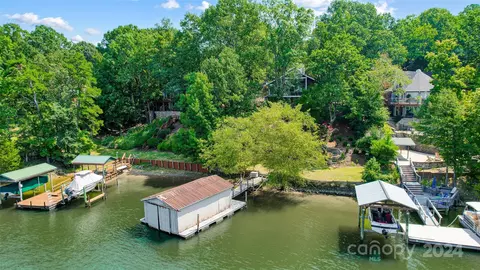 10016 Bora Bora Dr, Tega Cay, SC 29708