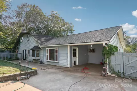134 Maple Ave, Candler, NC 28715
