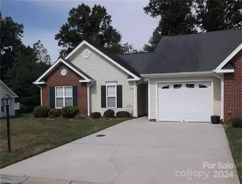 2116 Weststone Rd, Clemmons, NC 27012