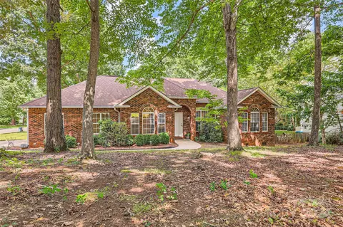 14301 Buckton Ln, Matthews, NC 28105