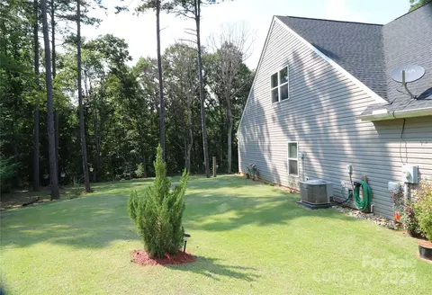 Exterior - 171 Windstone Dr, Troutman, NC 28166 photo 5 of 6