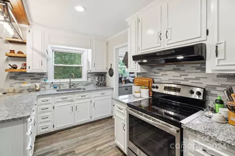 Kitchen - 2550 Scott St, Kannapolis, NC 28083 photo 3 of 5