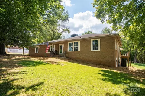 9022 Idlewild Rd, Charlotte, NC 28227