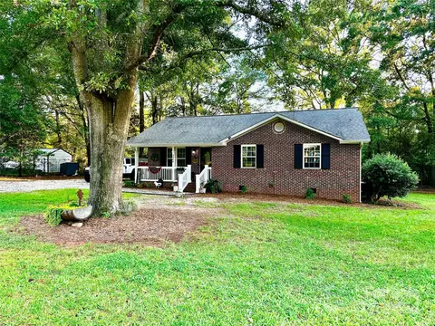 5584 N Hillsdale Dr, Fort Lawn, SC 29714