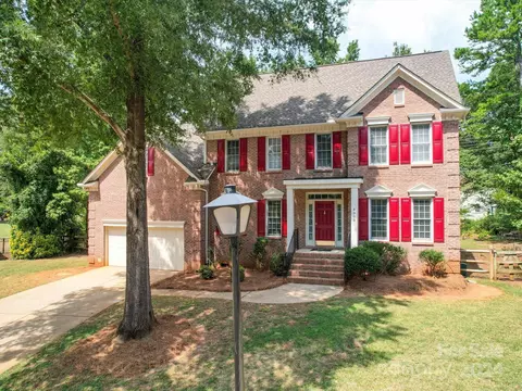 8900 Horsecroft Ct, Waxhaw, NC 28173