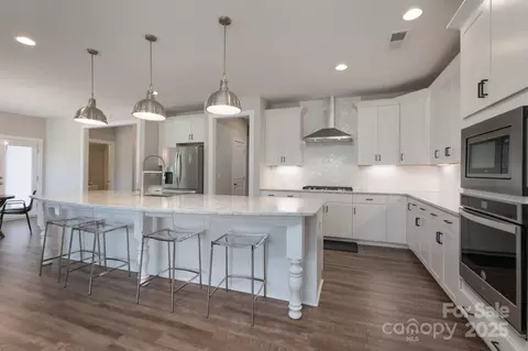 Kitchen - 1180 Weir Ct, Fort Mill, SC 29708 photo 3 of 4