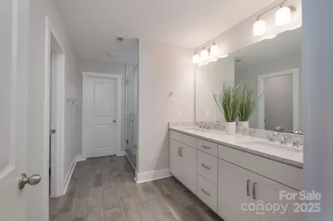 Bath - 1180 Weir Ct, Fort Mill, SC 29708 photo 2 of 3
