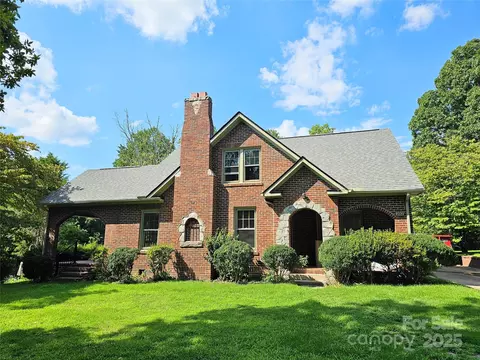 202 Walker St, Morganton, NC 28655