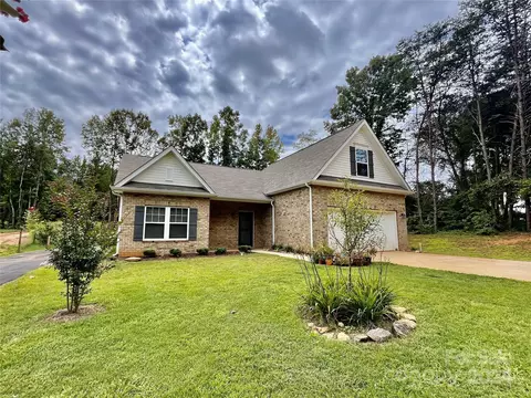 140 Bradford Ln, Statesville, NC 28625