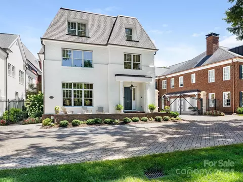 2011 Queens W Rd W, Charlotte, NC 28207