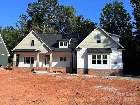 5025 Oconee Dr, Stanley, NC 28164