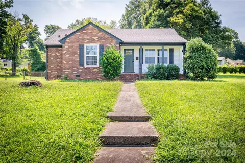3127 Manchester Dr, Charlotte, NC 28217