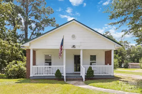 205 Duke St, Great Falls, SC 29055