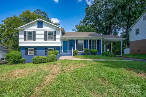 6525 Somersworth Dr, Charlotte, NC 28215