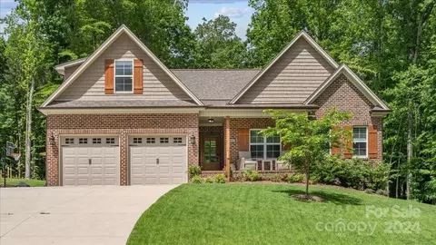 904 Kapstone Xing, Lexington, NC 27295