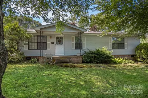 219 Blue Ridge St, Hendersonville, NC 28792