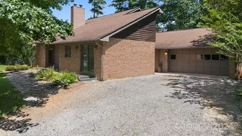 42 Red Oak Ln, Alexander, NC 28701