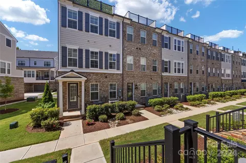 5050 Harrowsmith Ln, Charlotte, NC 28204