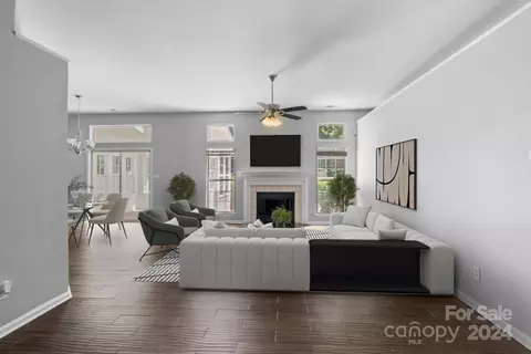 2825 Sloan Dr, Charlotte, NC 28208