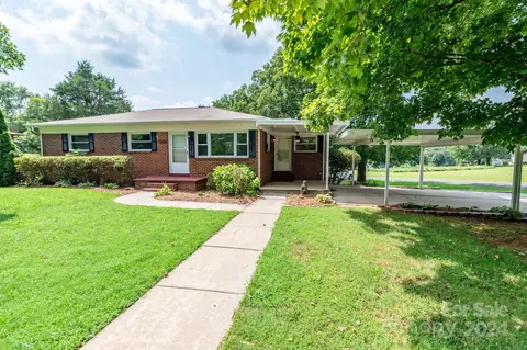 704 Bristol Dr, Statesville, NC 28677