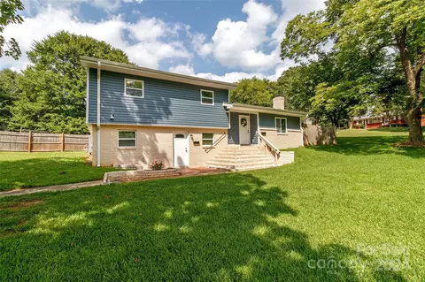 8915 Sharonbrook Dr, Charlotte, NC 28210