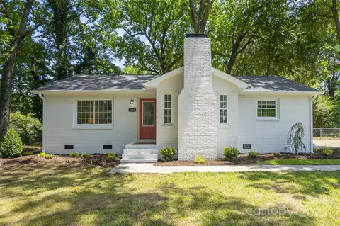 4215 Irvington Dr, Charlotte, NC 28205