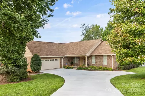 107 Crosscreek Dr, Morganton, NC 28655