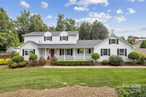 5200 Wolfe Rd, Hickory, NC 28601