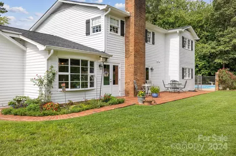 Exterior - 5200 Wolfe Rd, Hickory, NC 28601 photo 5 of 7