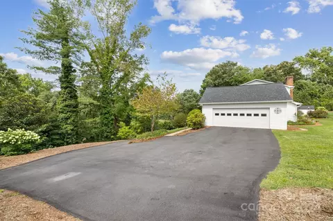 Exterior - 5200 Wolfe Rd, Hickory, NC 28601 photo 3 of 7